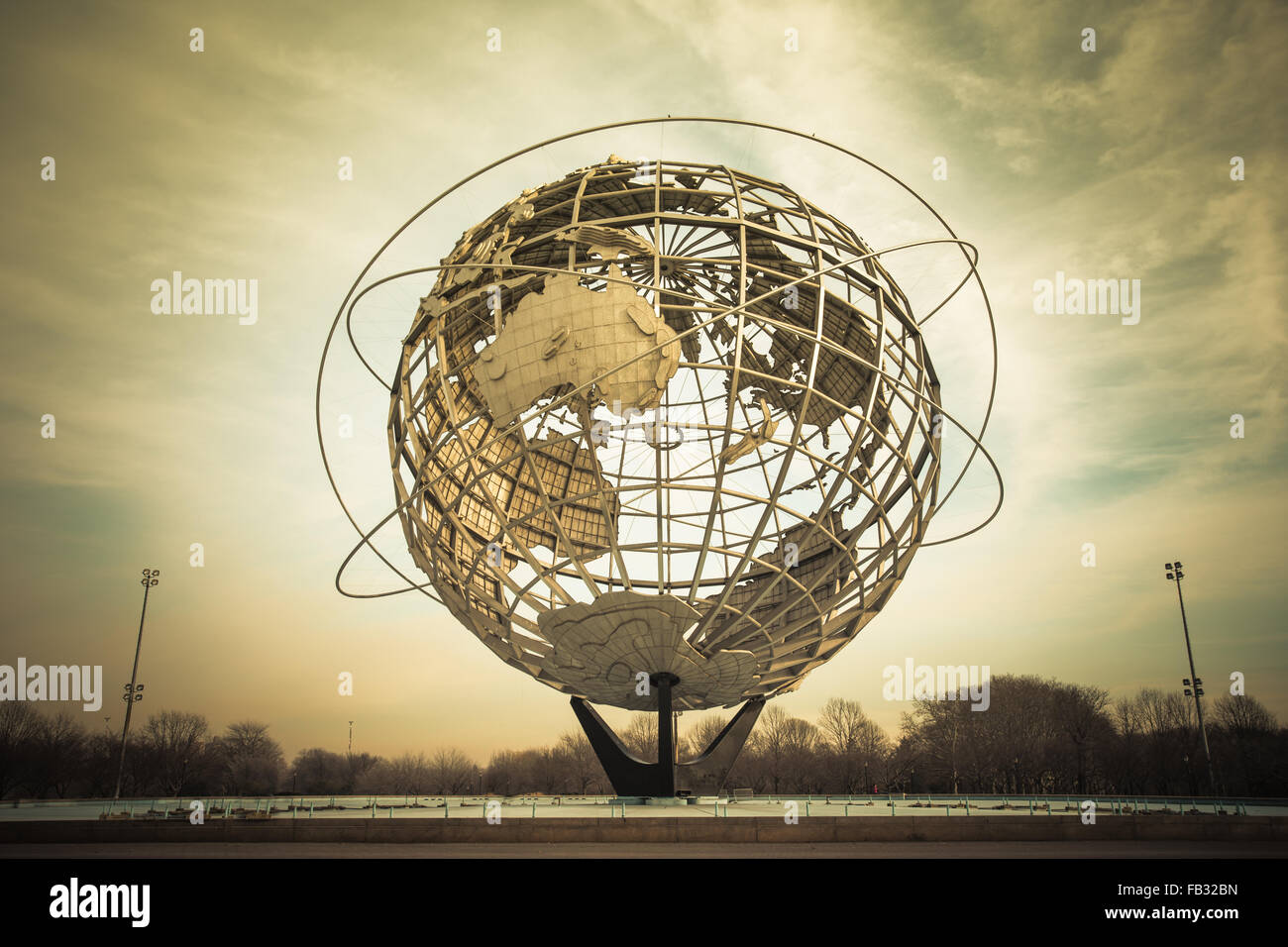 Mondes historique juste Unisphere globe dans Flushing Meadows Corona Park dans le Queens, New York City avec retro vintage effet du filtre Banque D'Images