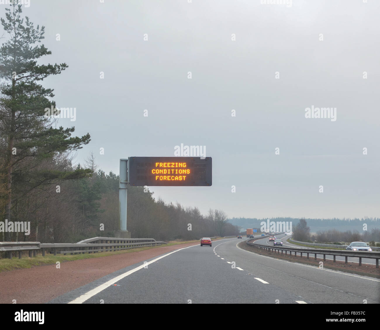 Autoroute M9 en direction de l'Est vers le cap Édimbourg - 8 janvier 2016 : France - conditions de gel et de neige prévue en Écosse Crédit : kayrtravel/Alamy Live News Banque D'Images