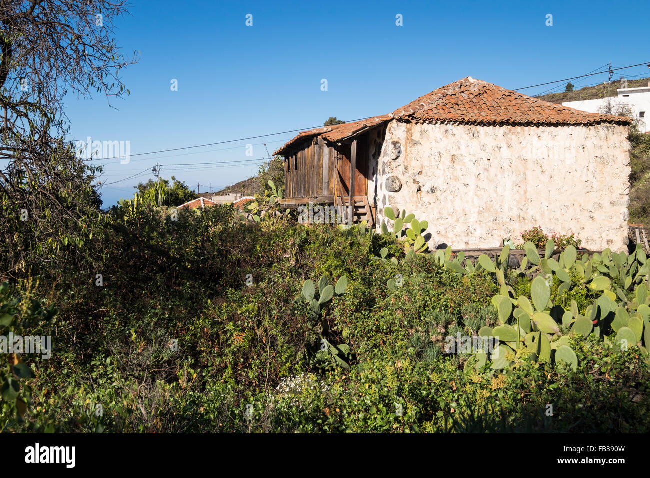 Maison ancienne de fermé en balcon en bois typique de la 18e siècle de style d'architecture rurale à Aripe, Tenerife, Canary Island Banque D'Images