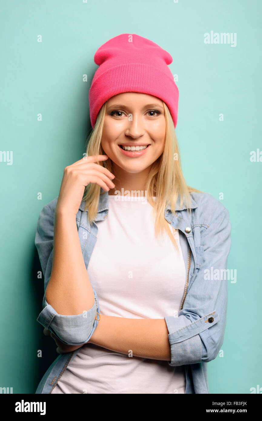 Cheerful Girl standing on blue background Banque D'Images