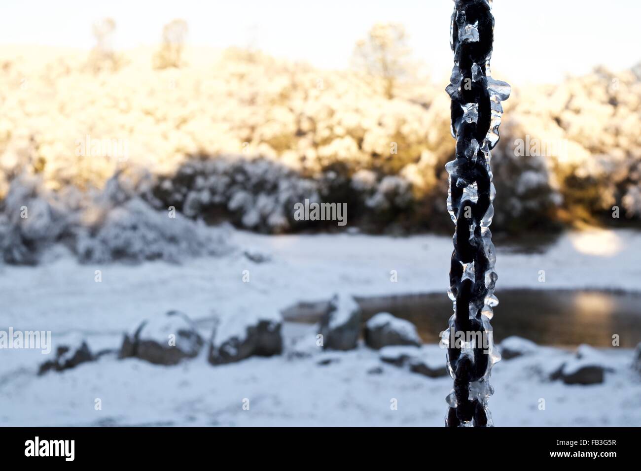 Chaîne de glace sur un froid matin d'hiver Photo Stock - Alamy