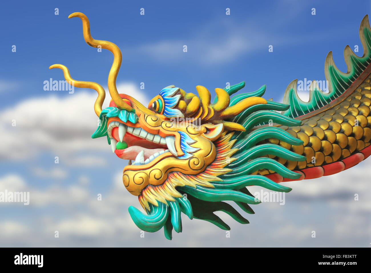 L'art conceptuel : chine statue dragon volant dans le ciel Banque D'Images