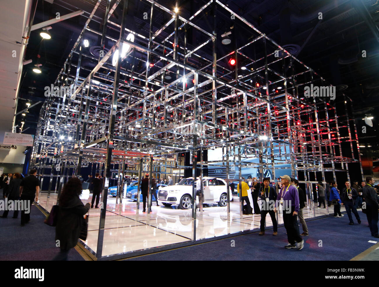 Las Vegas NV, USA. 8 janvier, 2016. Kiosque avec l'Audi R8 V10 sur l'affichage au cours de la CES de 2016 Vendredi.Photo par Gene Blevins/LA Daily News/ZumaPress Crédit : Gene Blevins/ZUMA/Alamy Fil Live News Banque D'Images