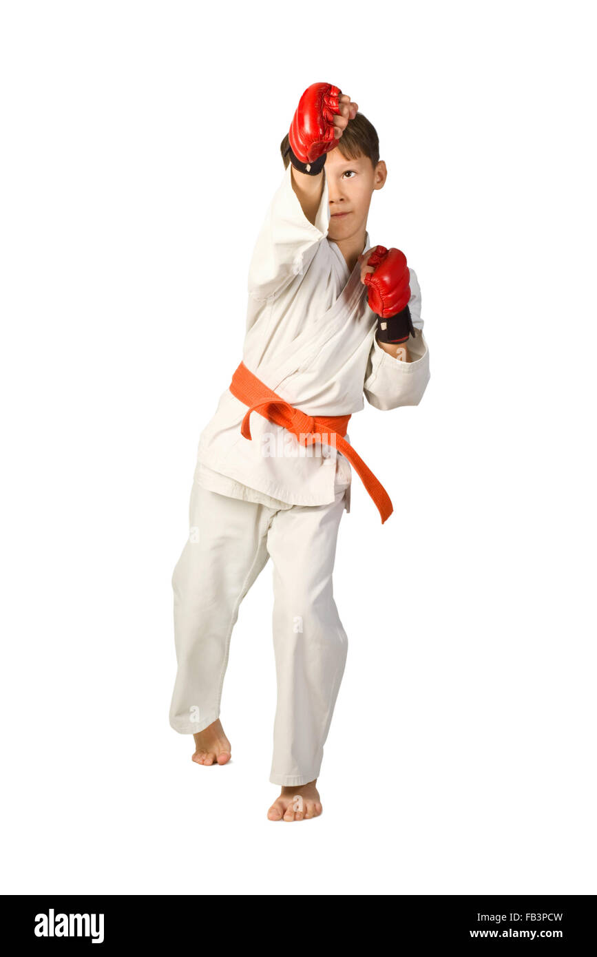Un jeune garçon l'aïkido fighter en kimono blanc montrant les arts martiaux isolated on white Banque D'Images