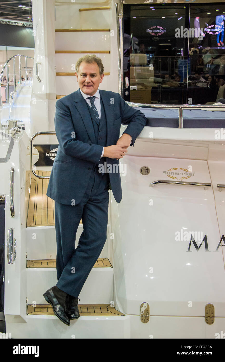 Londres, Royaume-Uni. 8 janvier, 2016. Hugh Bonneville ouvre le Sunseeker stand et lance le 131 géant pour son nouveau propriétaire. London Boat Show ouvre à l'Ecel Centre à Londres. Crédit : Guy Bell/Alamy Live News Banque D'Images