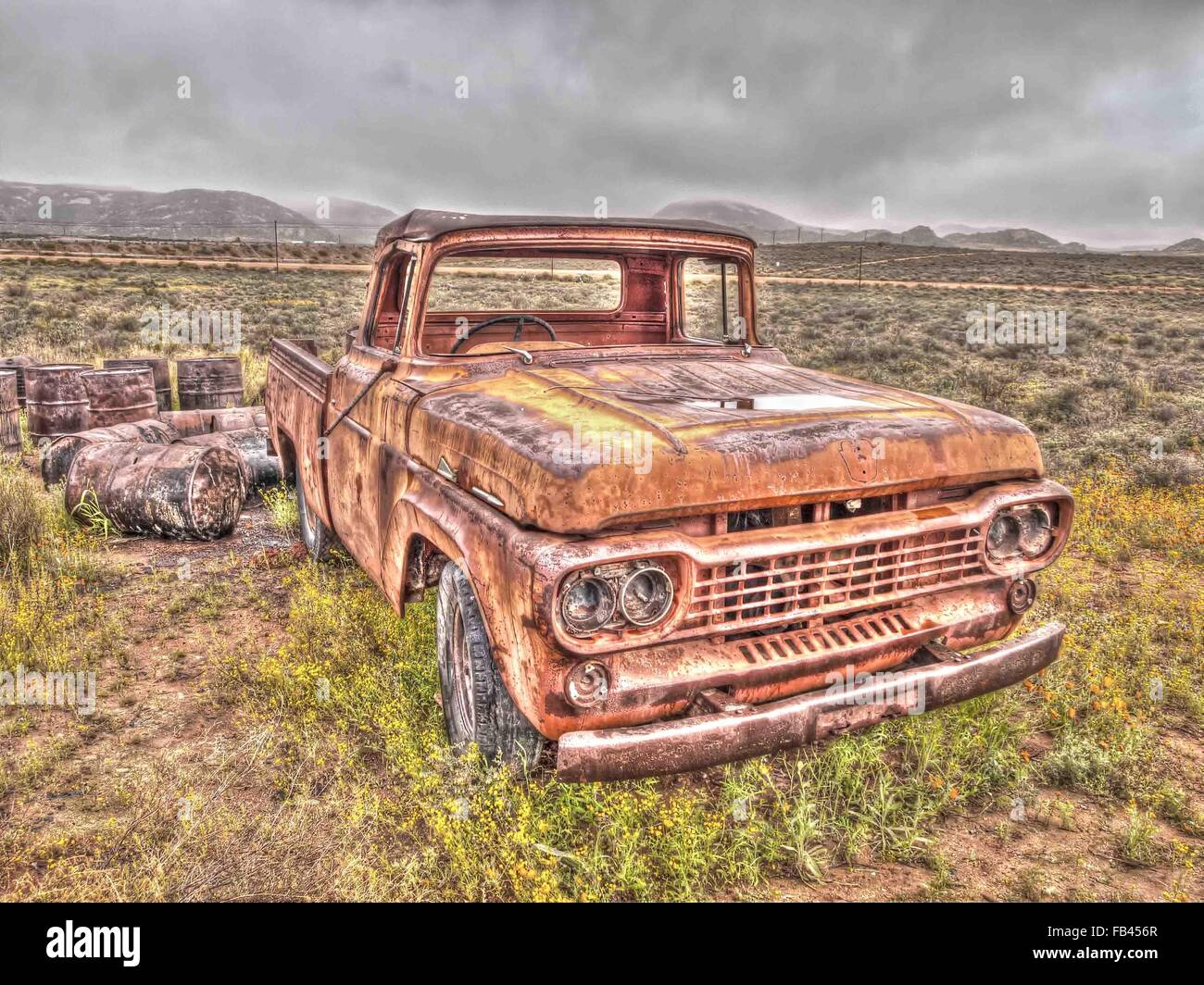 Photo HDR d'un vieux camion debout dans le désert près de Sprinbok Côte ouest de l'Afrique du Sud Banque D'Images