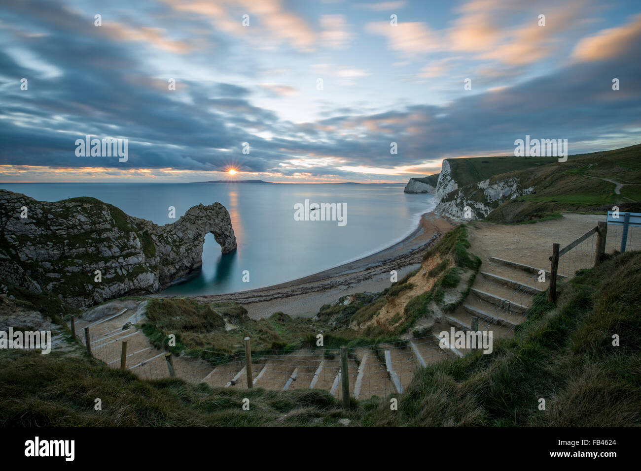 Un coup de soleil de Durdle Door dans le Dorset. Banque D'Images