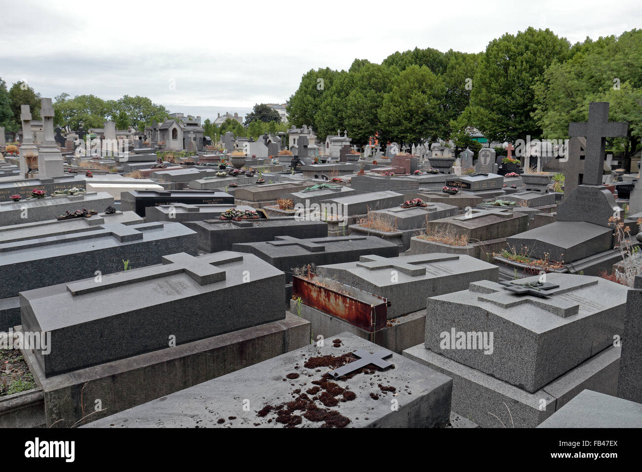 Vue générale de tombes dans le cimetière du Père Lachaise, Paris, France. Banque D'Images
