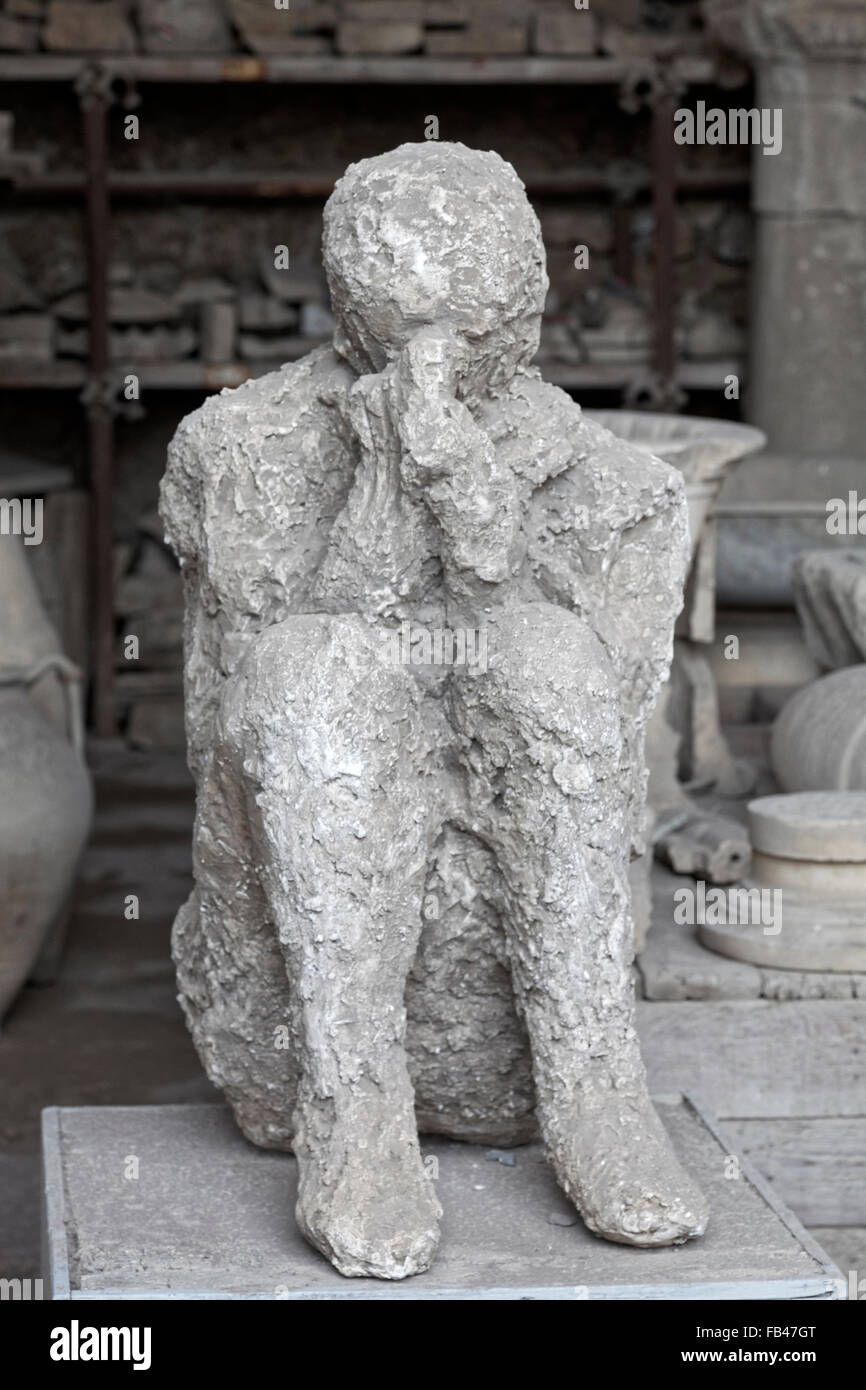 Plâtre de restes humains trouvés dans les fouilles de Pompéi Banque D'Images