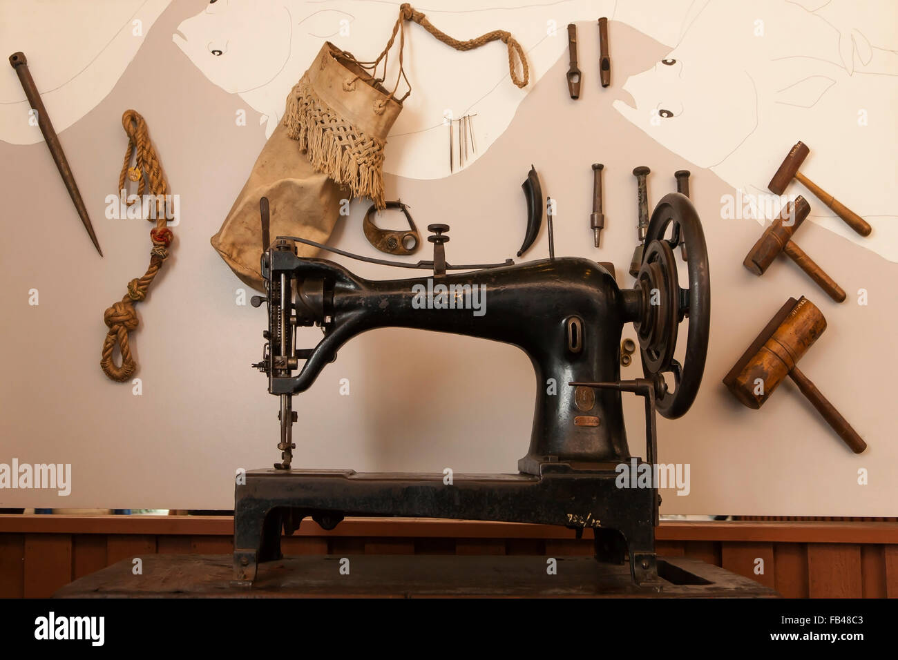 Vieille machine à coudre Singer Photo Stock - Alamy