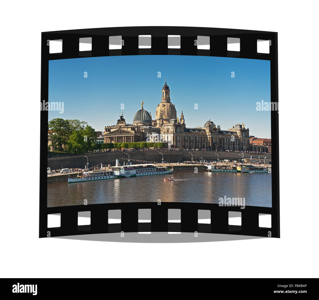 Défilé de la flotte de bateaux à aubes historique, chaque année le 1 mai, sur l'Elbe en face de la vieille ville de Dresde, Allemagne Banque D'Images