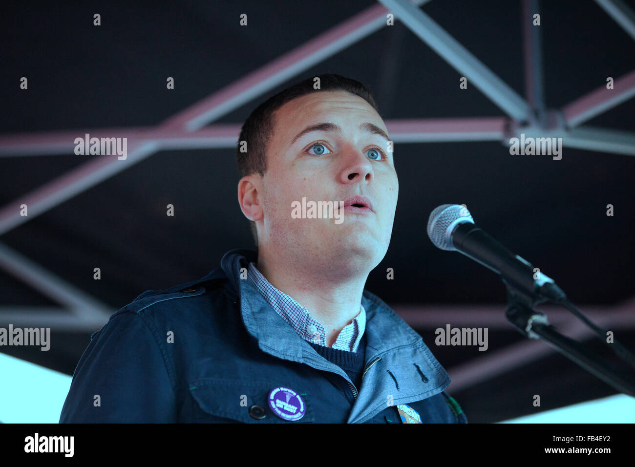 Londres, Royaume-Uni. 9 janvier, 2016. Wes Streeting, main-d'Ilford, MP pour l'adresse l'étudiant nurses' rassemblement contre la suppression de la bourse du NHS en dehors de Downing Street. Credit : Mark Kerrison/Alamy Live News Banque D'Images