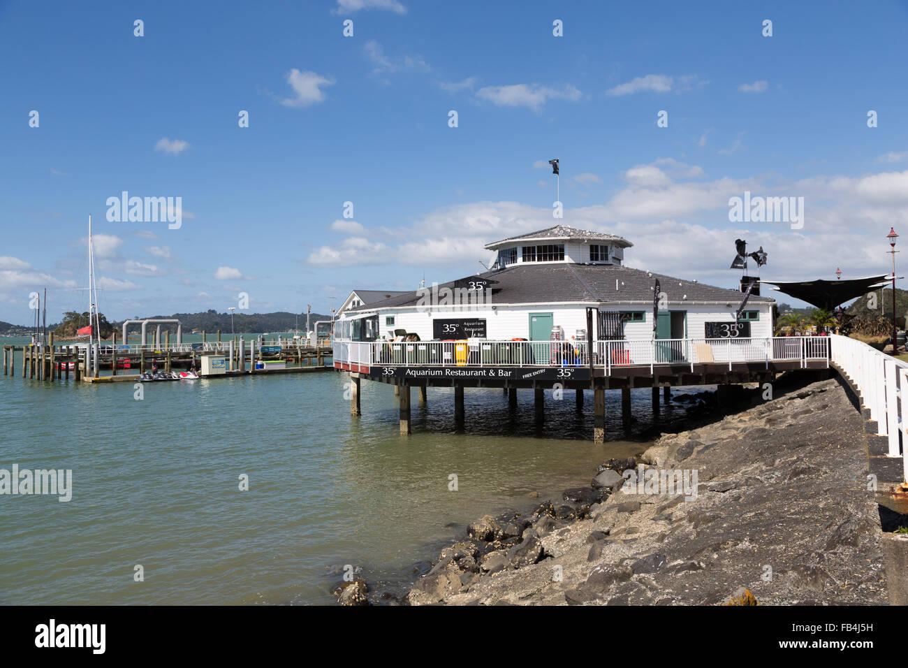 Bâtiment octogonal, 35 degrés Sud, abrite un aquarium, restaurant et bar à Paihia, Bay of Islands, Northland, Nouvelle-Zélande. Banque D'Images