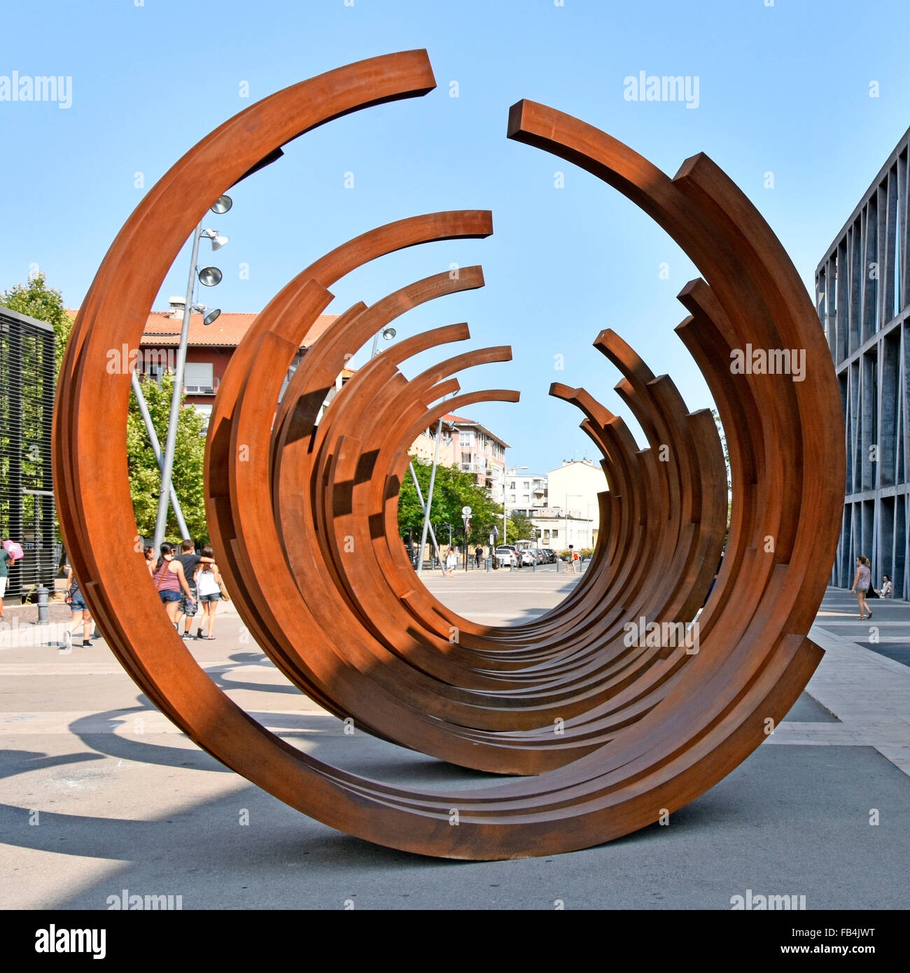 Art moderne de rue par l'artiste conceptuel français Bernar Venet une ...