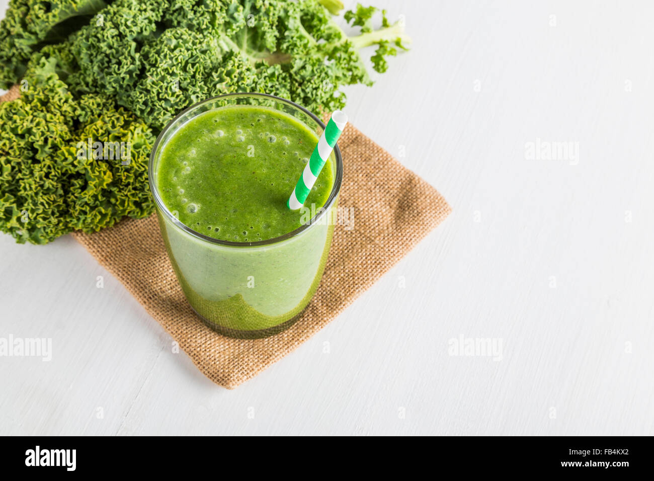 Smoothie vert avec kale Banque D'Images