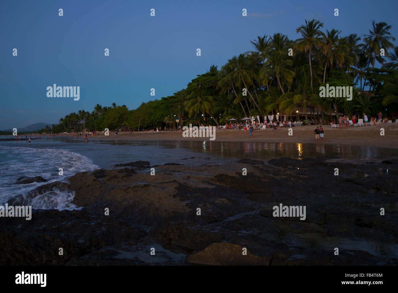 Une large plage ouverte à Tamarindo, sur la côte Pacifique du Costa Rica. Banque D'Images