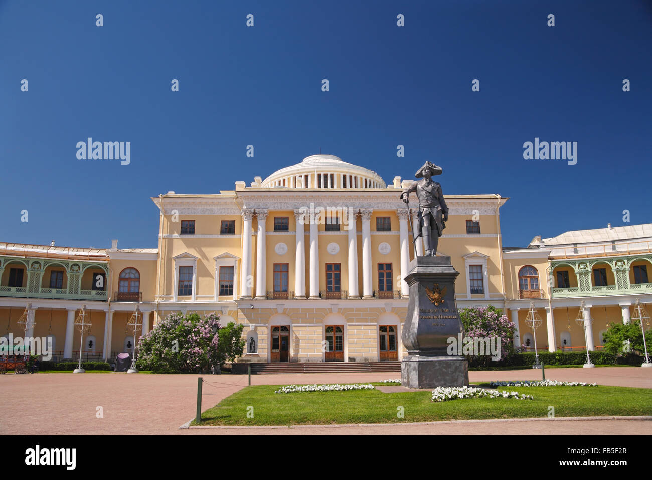 Monument à l'Empereur Paul 1 près de Pavlovsk Palace Banque D'Images