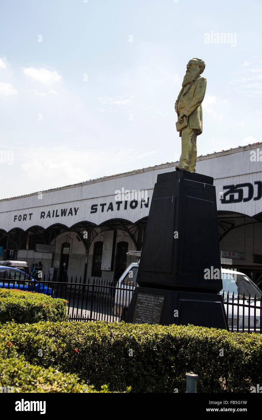 Une statue d'un colonel américain Henry Steele Olcott, qui a fondé la Société théosophique bouddhiste en 1880 à Colombo, Sri Lanka Banque D'Images