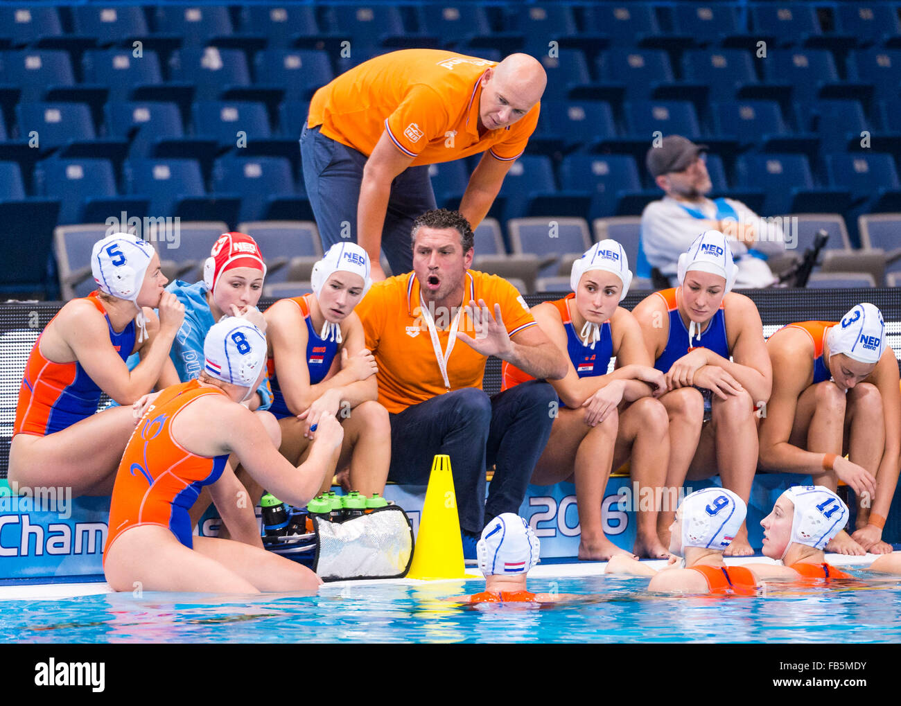 Belgrade, Serbie. 10 janvier, 2016. LEN European Water-polo Championships 2016 Pays-Bas NED (blanc) contre l'Hongrie HUN (bleu) de l'équipe Femmes Pays-bas Kombank Arena, Belgrade, Serbie jour01 10-01-2016 Crédit : Insidefoto/Alamy Live News Banque D'Images