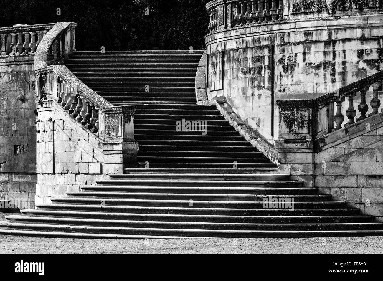 Jardin de la fontaine escalier dans Nimes, France. Banque D'Images