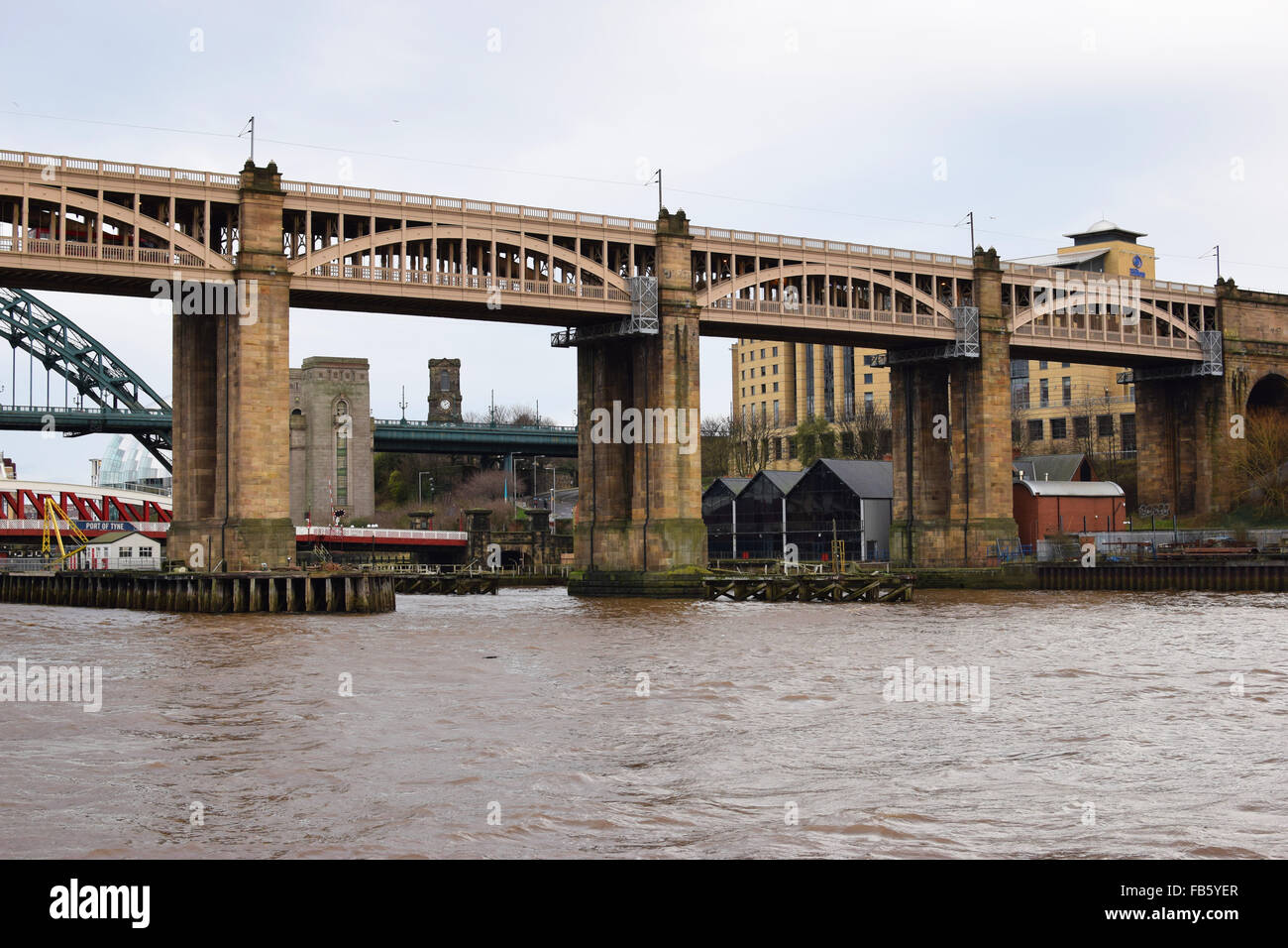 Le High Level Bridge, sur la rivière Tyne, entre Newcastle et Gateshead. Banque D'Images
