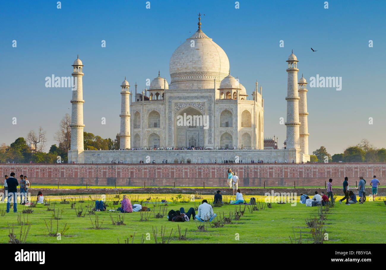 Taj Mahal et le Mughal gardens du Taj Mahal, Agra, Uttar Pradesh, Inde Banque D'Images