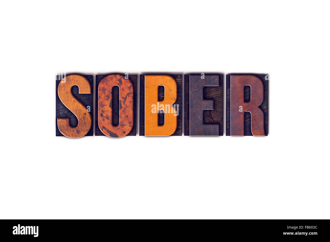 Le mot 'Sober' écrit en police de caractère, en bois vintage isolé sur fond blanc. Banque D'Images