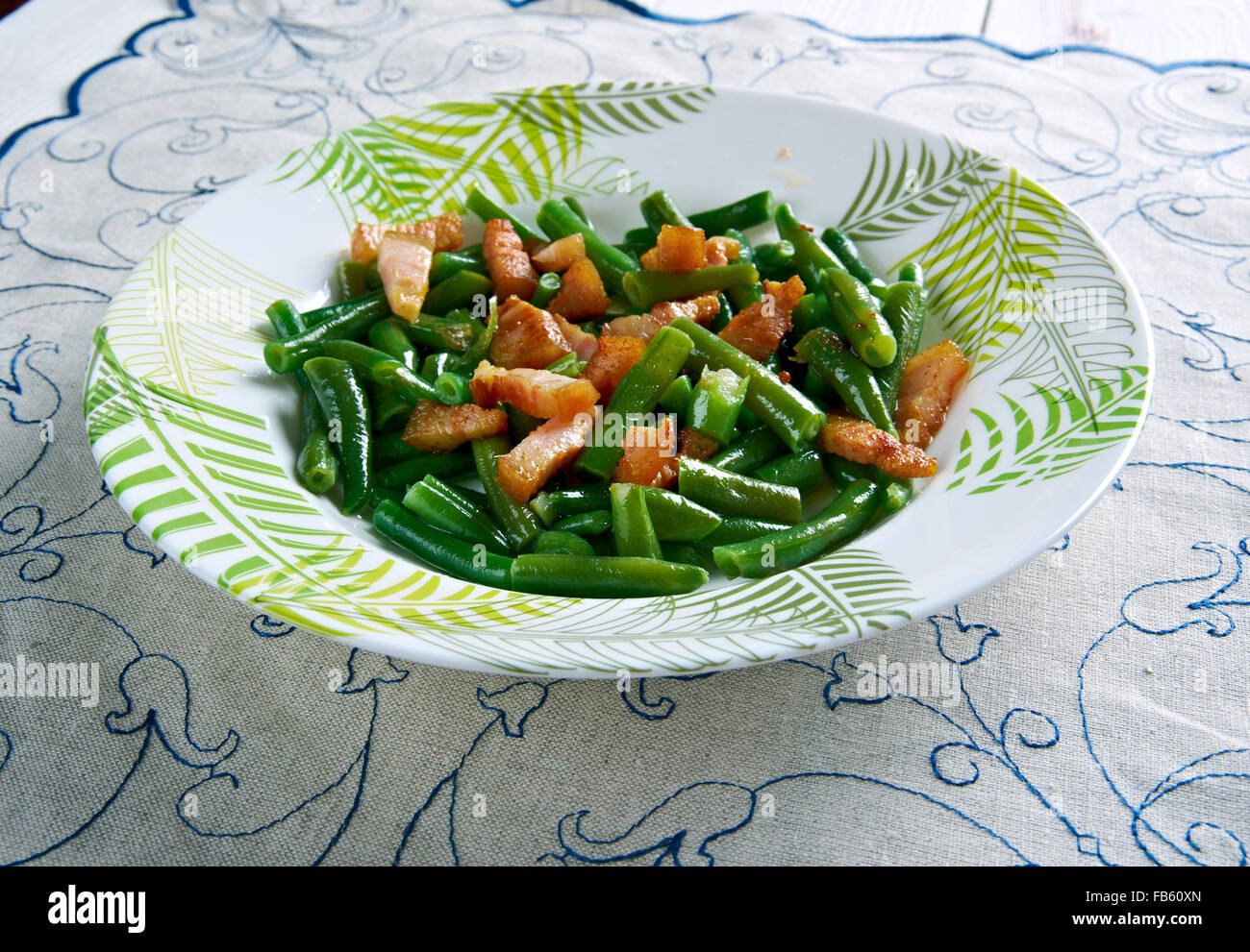 Schinkenspeck -haricots verts avec Speck. Cuisine allemande. Banque D'Images