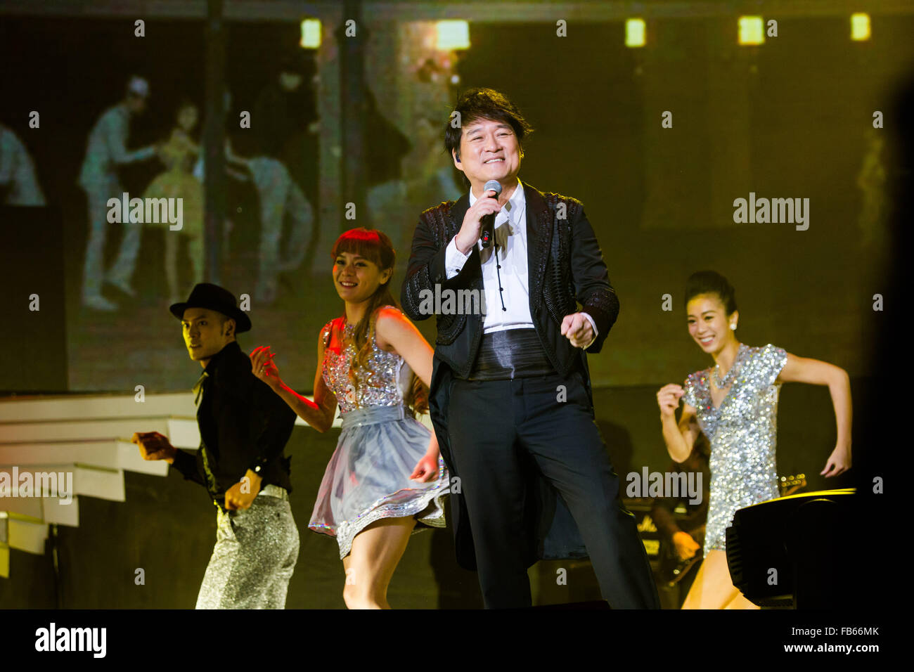Nanjing, Jiangsu Province de la Chine. Jan 9, 2016. Singer Emil Wakin Chau effectue durant son concert à Nanjing, capitale de la province de Jiangsu, Chine orientale, le 9 janvier 2016. © Liu Song/Xinhua/Alamy Live News Banque D'Images