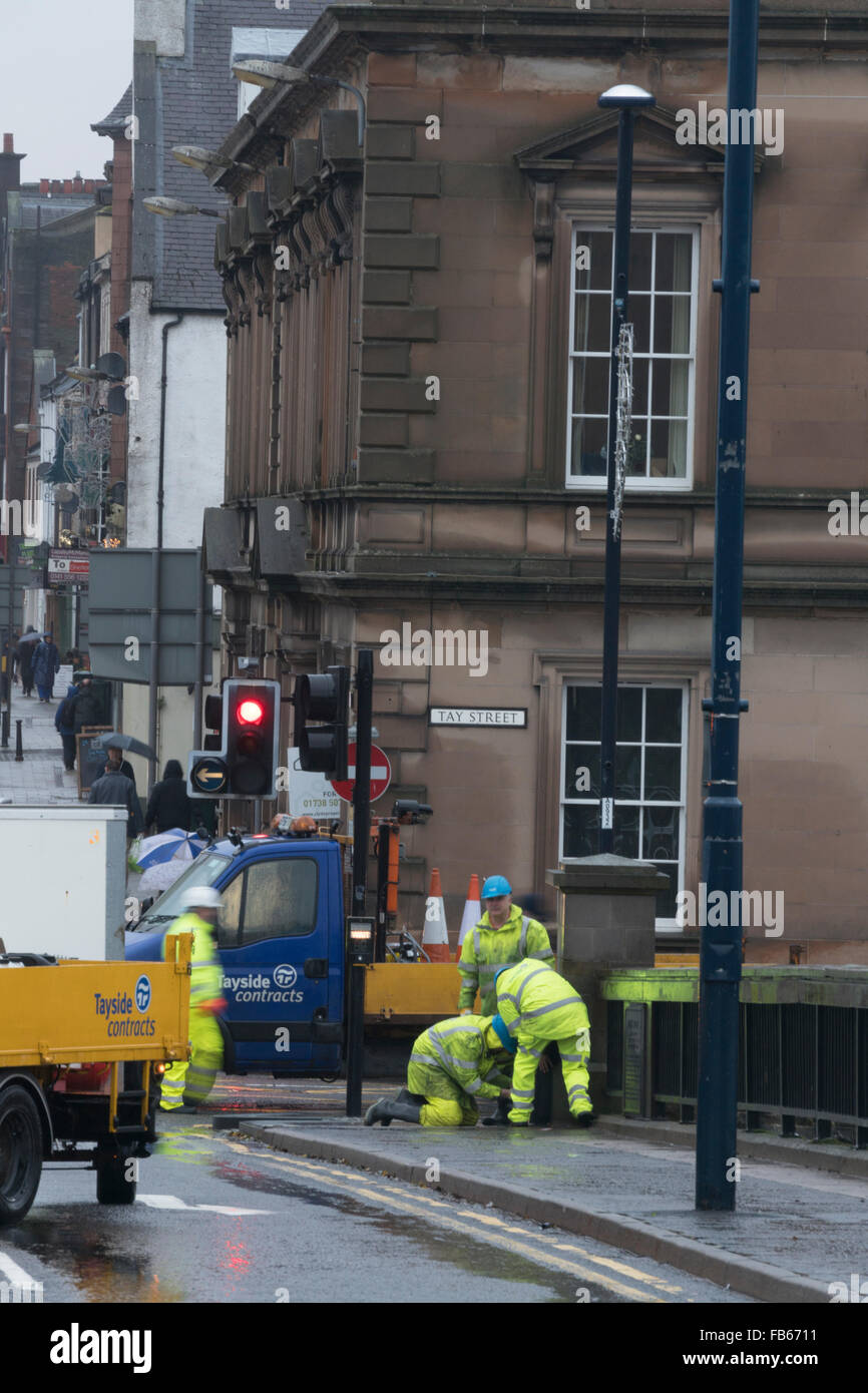 Ré-ouverture du pont, la suppression des défenses contre les inondations,Perth Banque D'Images