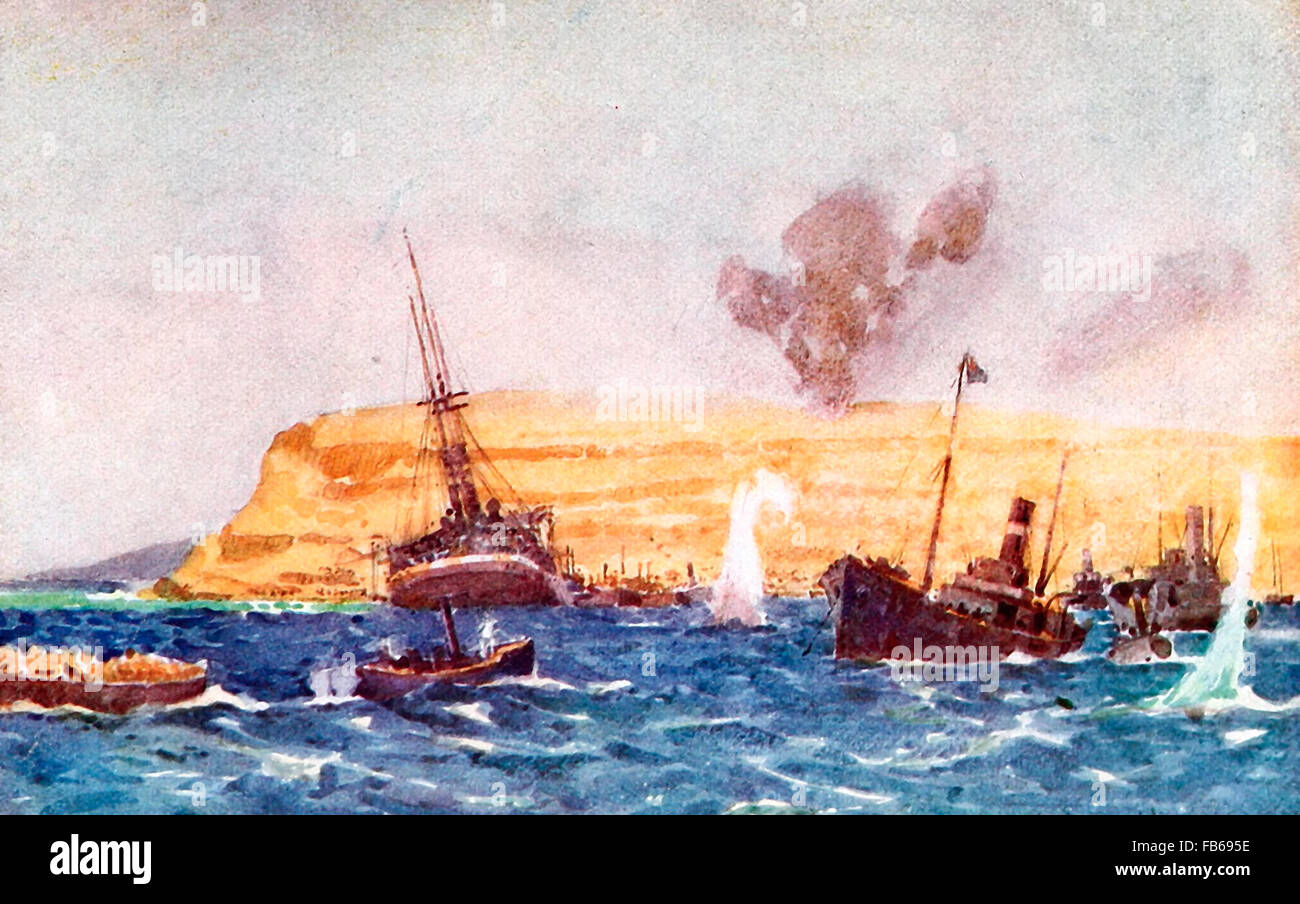 Les obus tombent sur le camp de base à Helles - campagne des Dardanelles 1915 Banque D'Images