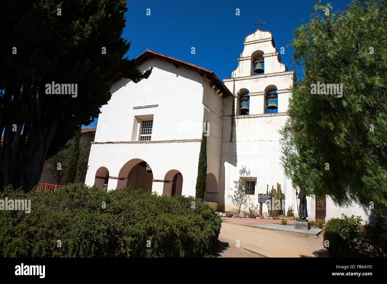 Trois-bell Campanario clocher-mur à la mission de San Juan Bautista, San Juan Bautista, California, United States of America Banque D'Images