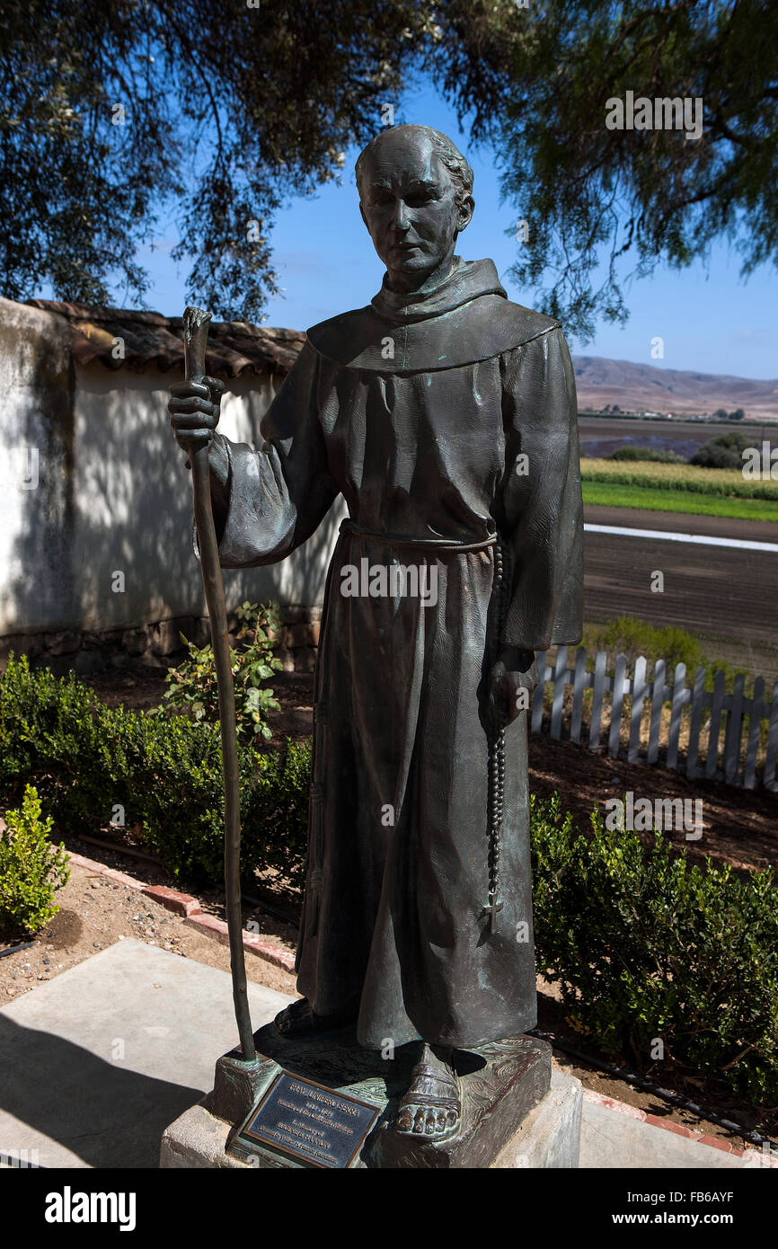 Statue de Père Junipero Serra à la mission de San Juan Bautista, San Juan Bautista, California, United States of America Banque D'Images