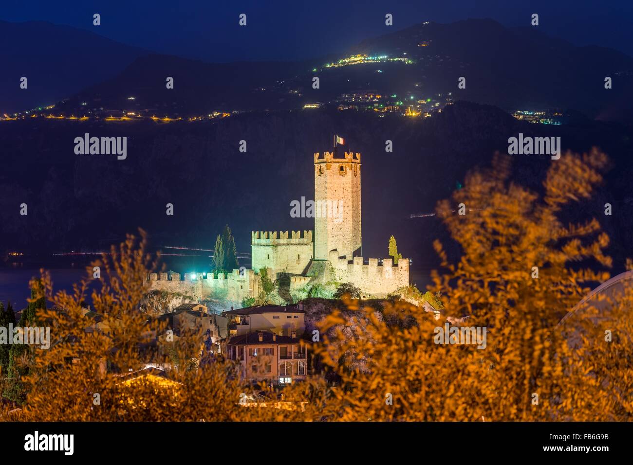 La ville de Malcesine, le lac de Garde, le château Castello Scaligero Banque D'Images