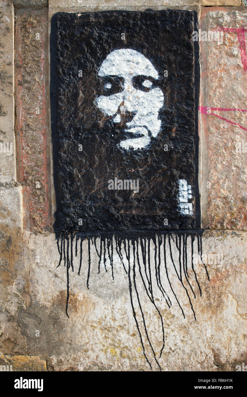 Graffiti, street art sur l'ancien quai à Almada, Portugal Banque D'Images