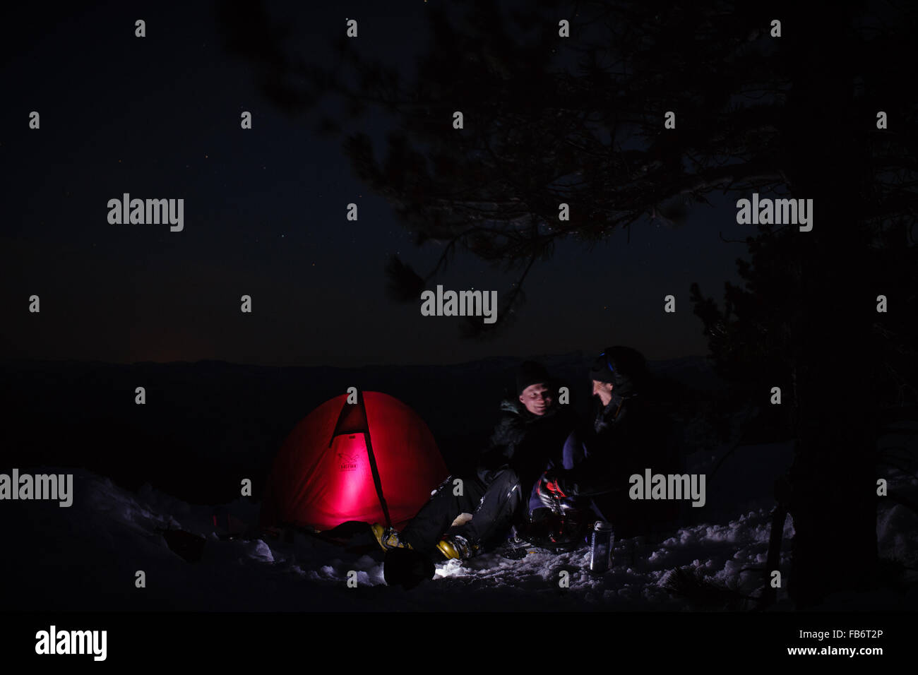 9 & 10 mars 2015 Le camping d'hiver et ski de télémark dans la Sierra de la Demanda, La Rioja, Espagne. Photo de James Sturcke Banque D'Images