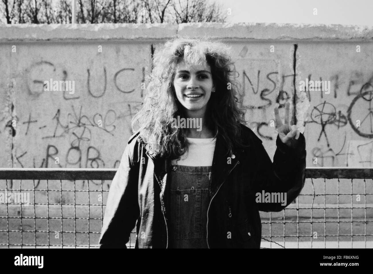 L'acteur Julia Roberts au mur de Berlin, Allemagne 1990 Banque D'Images