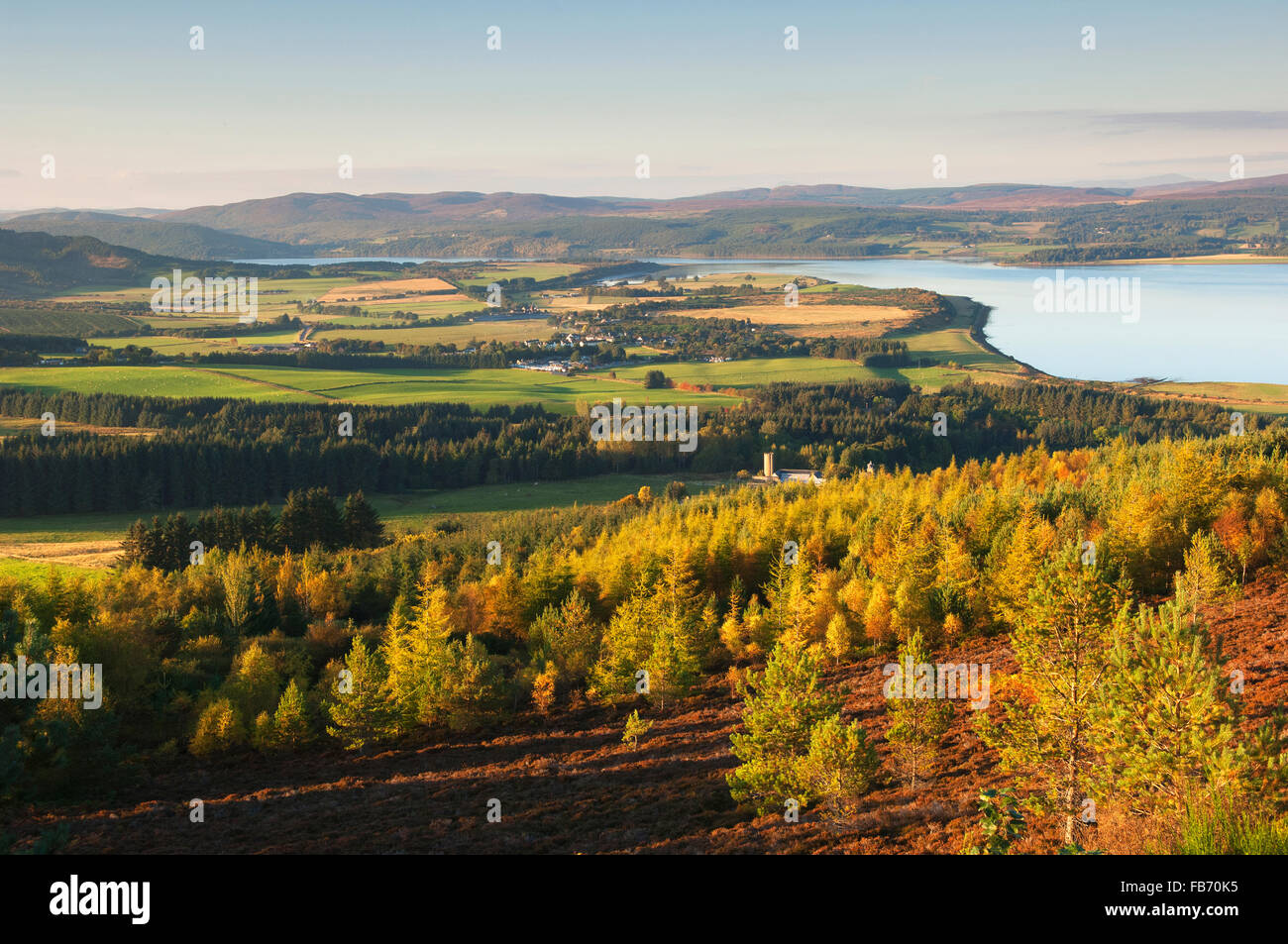 Vue sur le village de Edderton et la campagne environnante depuis la colline de Edderton - Ross-shire, en Écosse. Banque D'Images