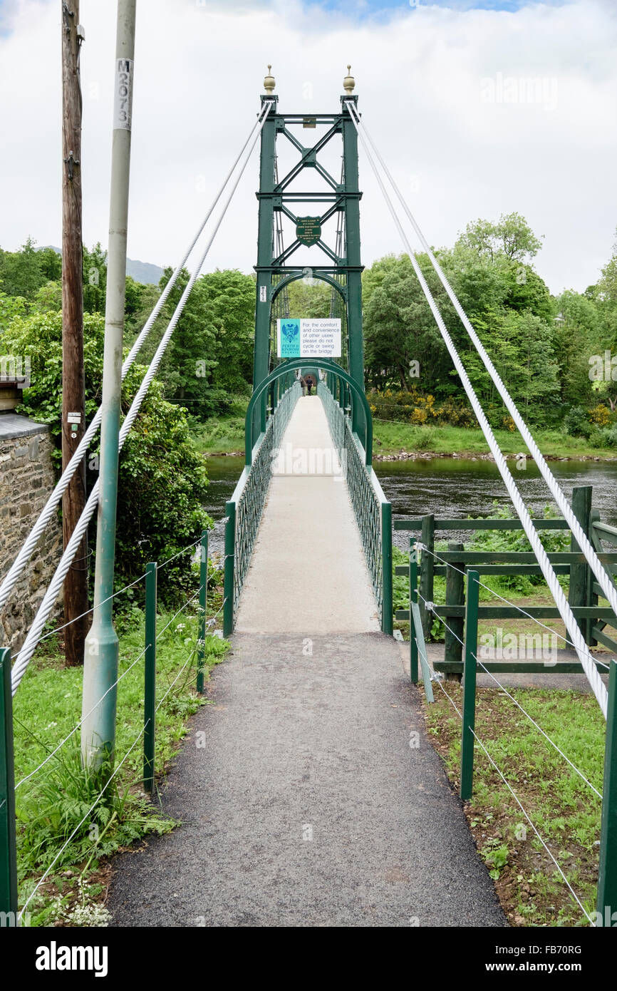 Corde piétonne suspension Bridge River Tummel passerelle de Port-na-route Craig de Rob Roy Way. Pitlochry Scotland UK Banque D'Images