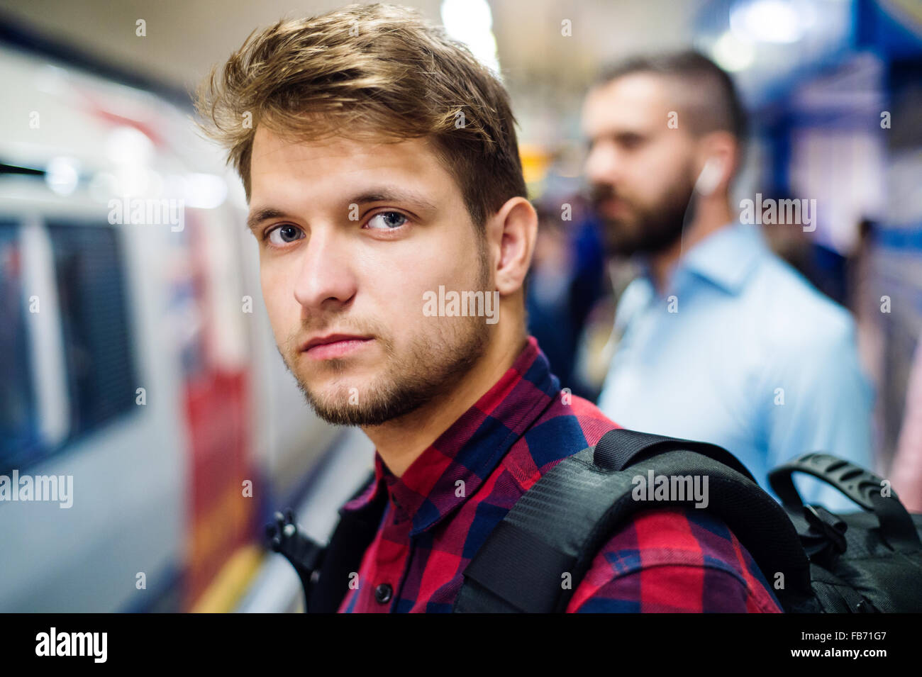 Jeune homme dans le métro Banque D'Images
