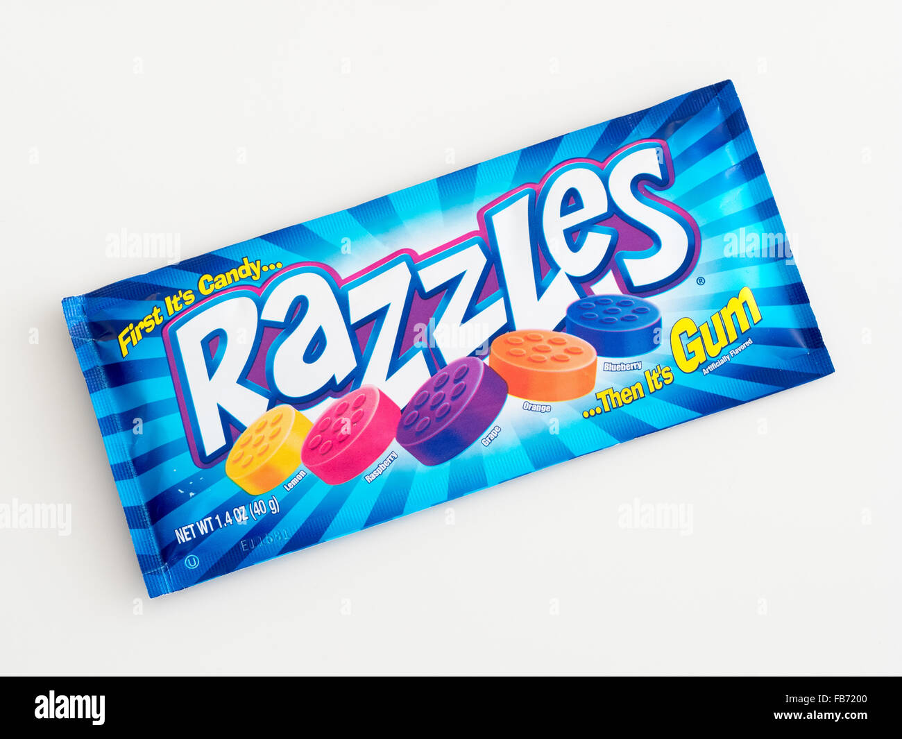 Un paquet de bonbons, un Razzles qu'une fois mis en bouche, mélange de se  transformer en chewing-gum Photo Stock - Alamy