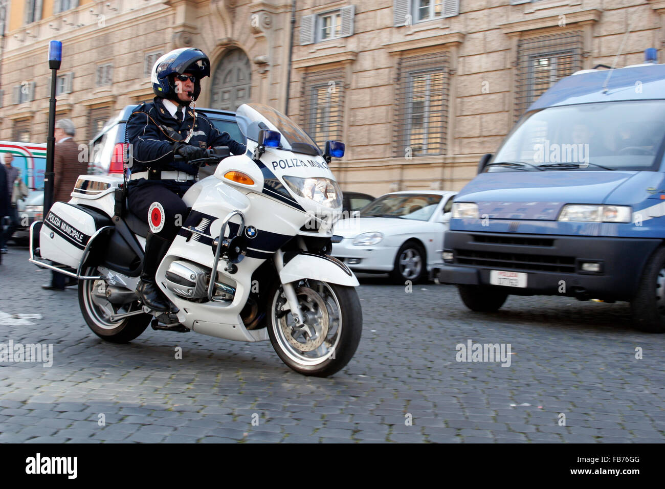 Policier municipal motorisé italien à Rome à la zone du Vatican. Banque D'Images