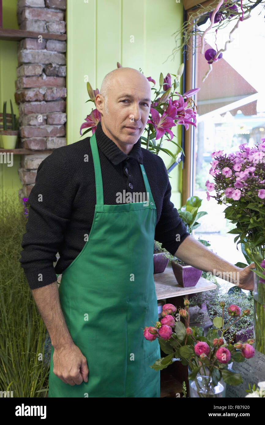 Man looking at camera Banque D'Images