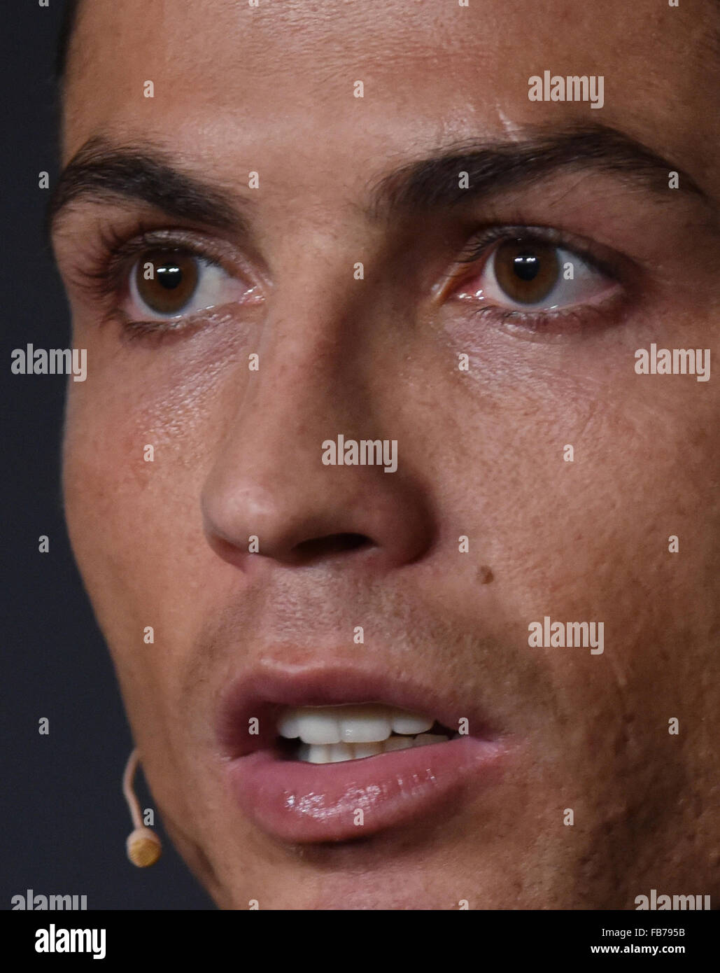 Zurich, Suisse. Jan 11, 2016. Le Real Madrid Cristiano Ronaldo du Portugal, candidat pour la Coupe du monde masculine Joueur de l'année, participe à une conférence de presse de la FIFA Ballon d'Or 2015 Gala tenu au Kongresshaus de Zurich, Suisse, 11 janvier 2016. Photo : Patrick Seeger/dpa/Alamy Live News Banque D'Images