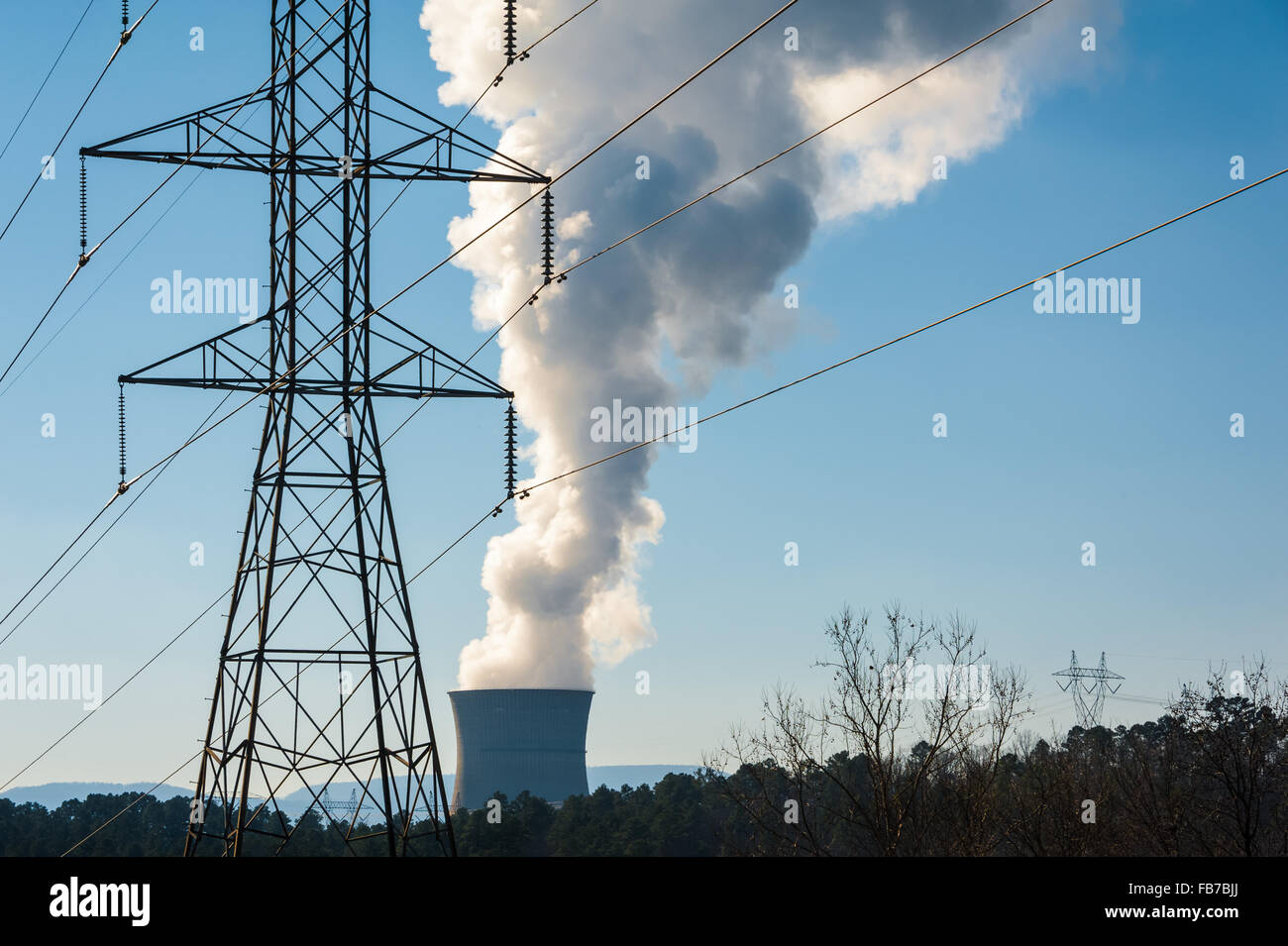 Arkansas Nuclear One centrale et lignes de transmission électrique haute tension à Russellville, Arkansas. (ÉTATS-UNIS) Banque D'Images