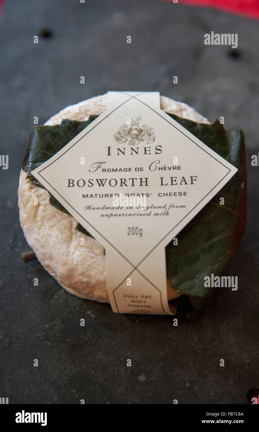 Bosworth Leaf est un végétarien, non pasteurisé, fromage à pâte demi-ferme à base de lait de chèvre. Un moule fromage affiné. Innes Banque D'Images