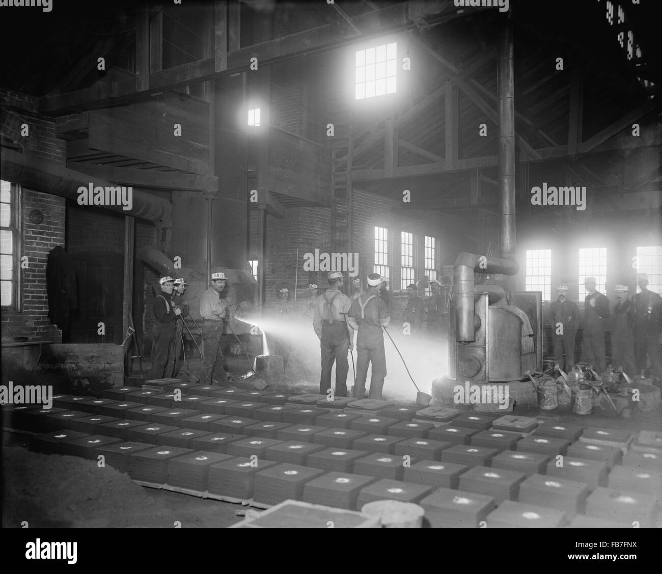 Les travailleurs de la salle de moulage, Glazier Cuisinière Company, Chelsea, Michigan, USA, 1905 Banque D'Images