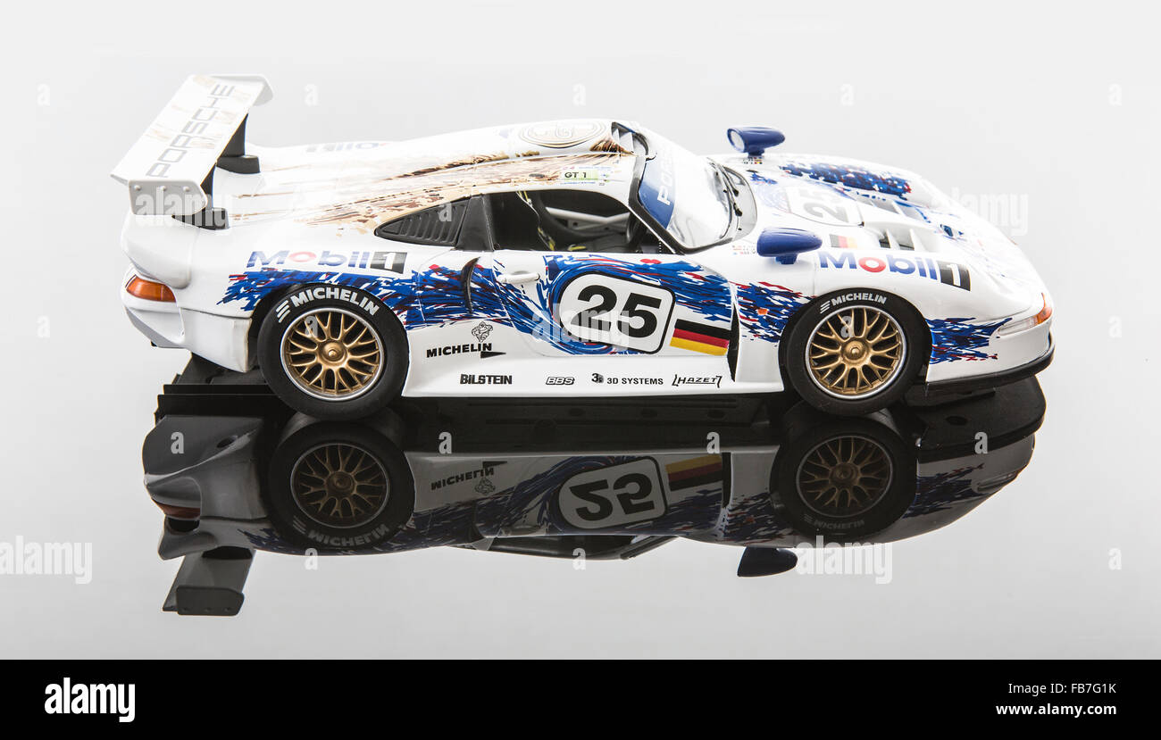 porsche-911-gt1-sur-un-fond-r-fl-chissant-la-porsche-911-gt1-a