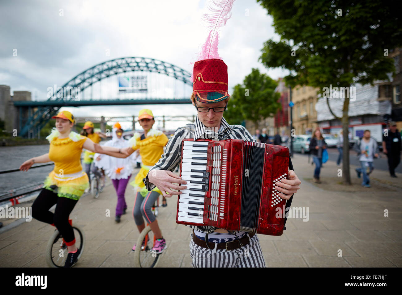 Journée BBC Music 'pour l'amour de la musique" Mur d'Hadrien, du son 2015 à Newcastle-upon-Tyne unicycle le long de la river Tyne Banque D'Images