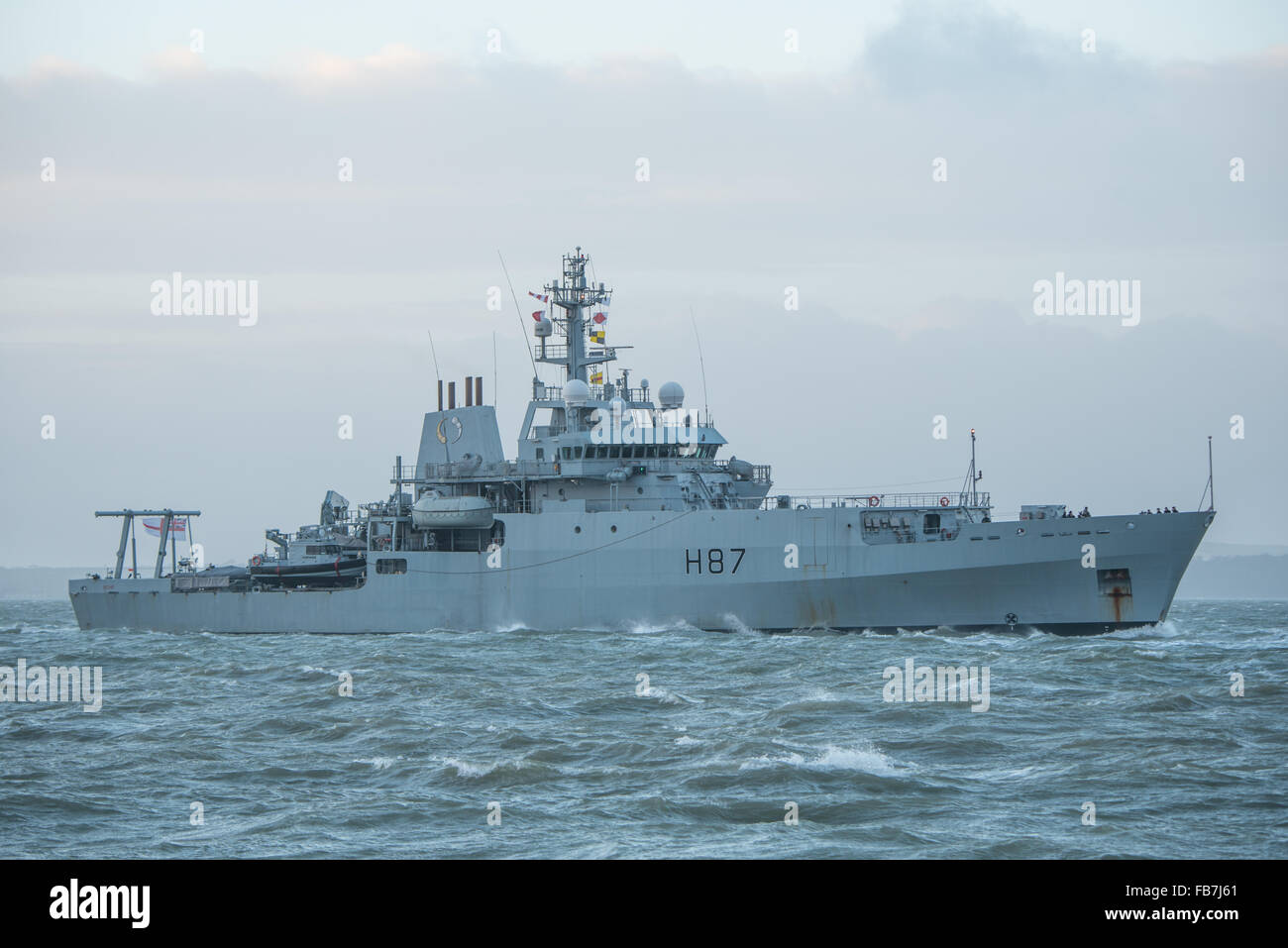 Le HMS Echo arrivant à Portsmouth. Banque D'Images